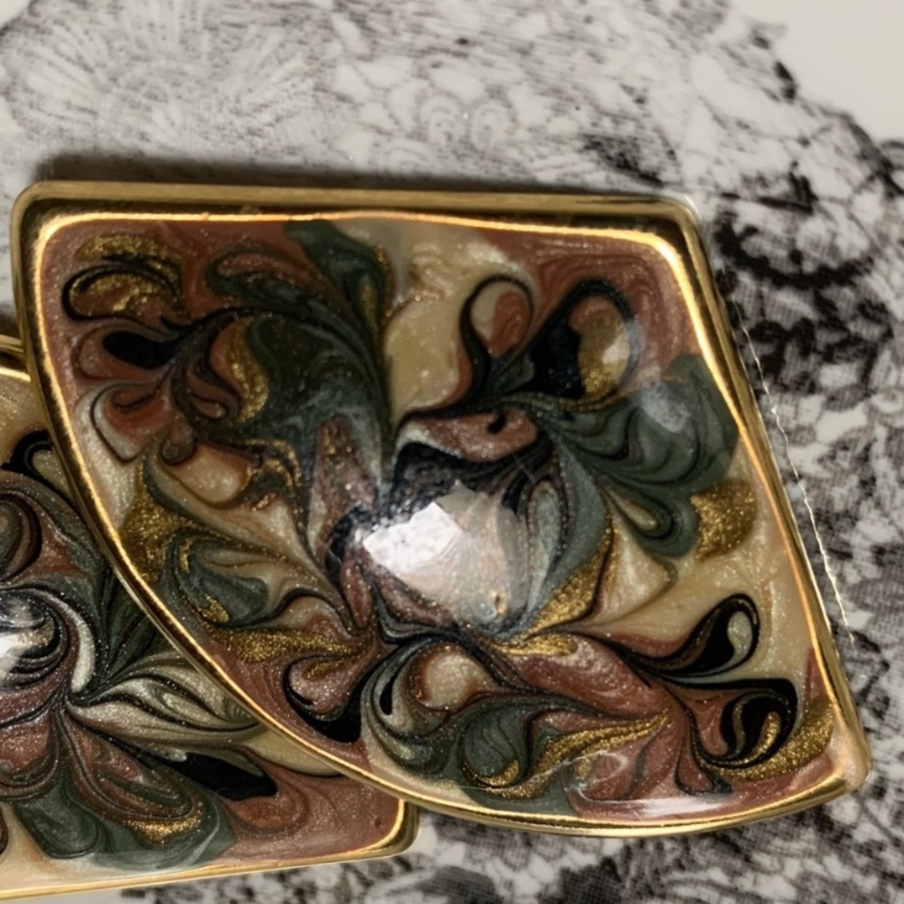 VINTAGE SWIRLY SHIMMERY clip on earrings - Picture 13 of 13